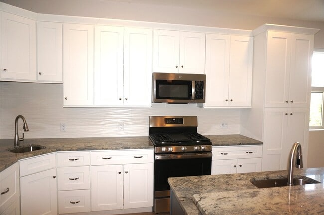 Building Photo - 99 Moody St