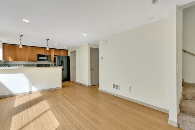 Building Photo - 4781 35th Ave S