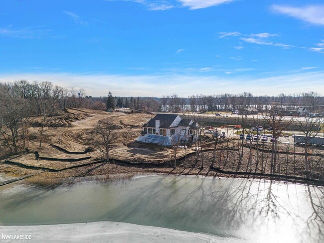Building Photo - 10457 Pickerel Lk Dr
