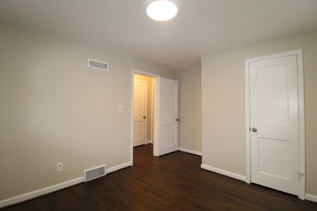 Building Photo - June FREE On This Updated 1 Bedroom 1 Bath Duplex in Navy Hill Area in Olathe