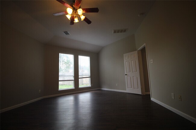 Building Photo - 16730 Town Glade Dr
