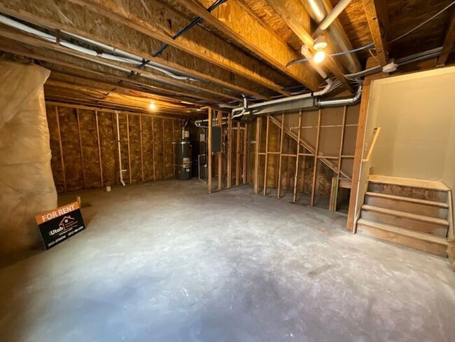 Building Photo - 2 bedroom 2 1/2 bath townhouse