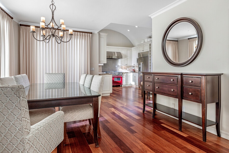 Building Photo - 318 26th St