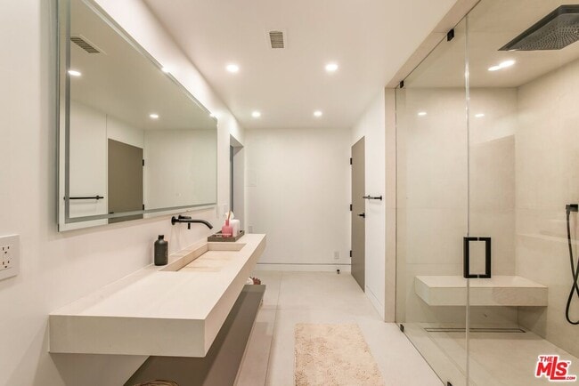 Building Photo - 9405 Sierra Mar Pl