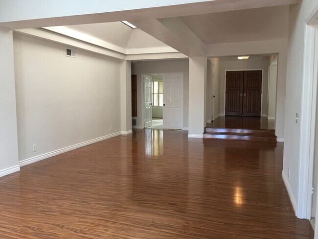 Building Photo - 3317 Vista Rocosa