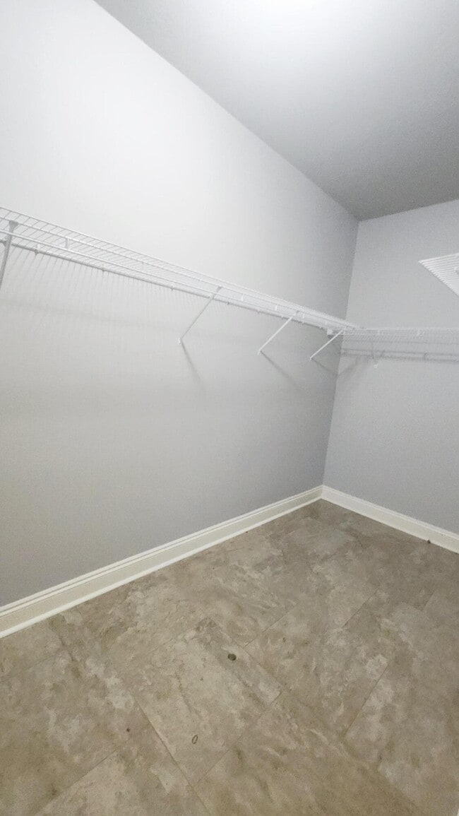 Building Photo - 2133 Janet St