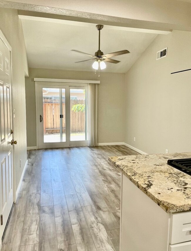 Building Photo - LINCOLNVIL9849