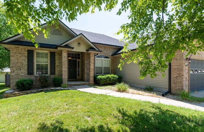 Building Photo - PRE-LEASING - 3 Bedroom in East Republic