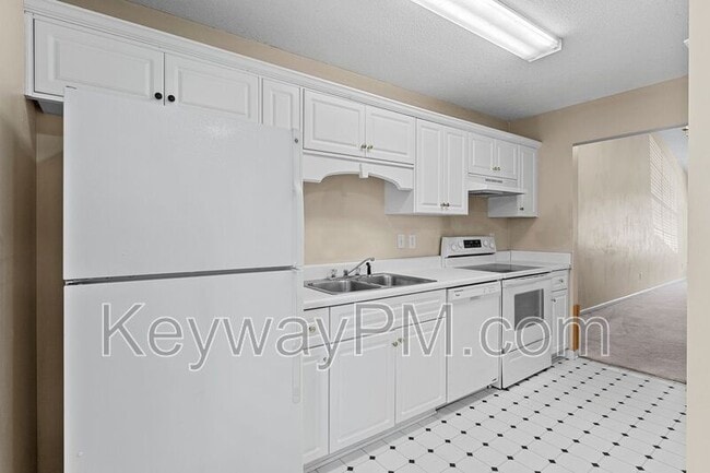 Building Photo - 2019 Emerald Bay Dr