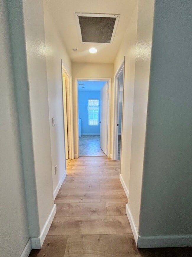 Building Photo - Redlands Home in Gated Community