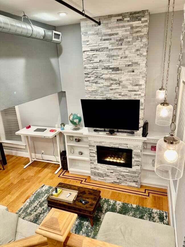 Building Photo - 11 S Mason St