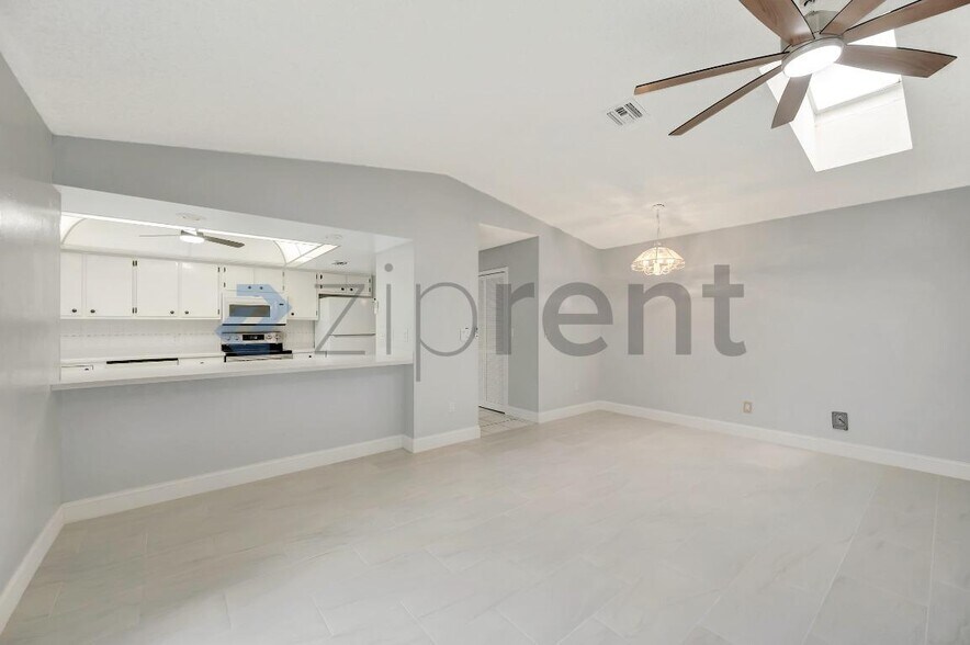 Building Photo - Unit 1420