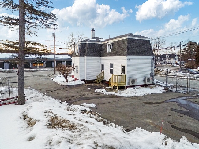 Building Photo - 392 S Main St