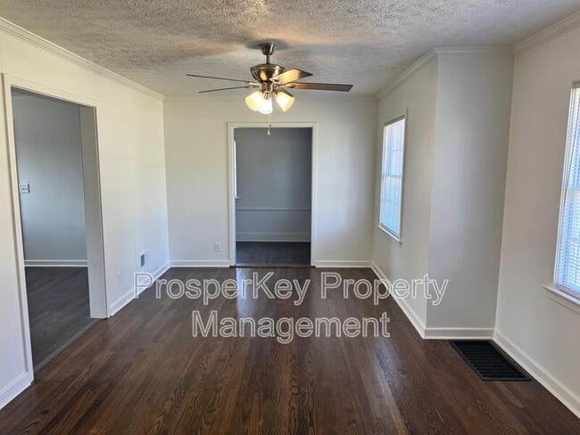 Building Photo - 419 Victoria Dr