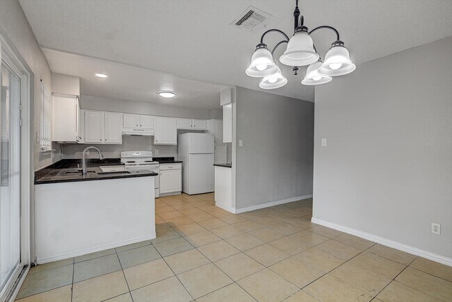 Building Photo - 5825 W Tidwell Rd