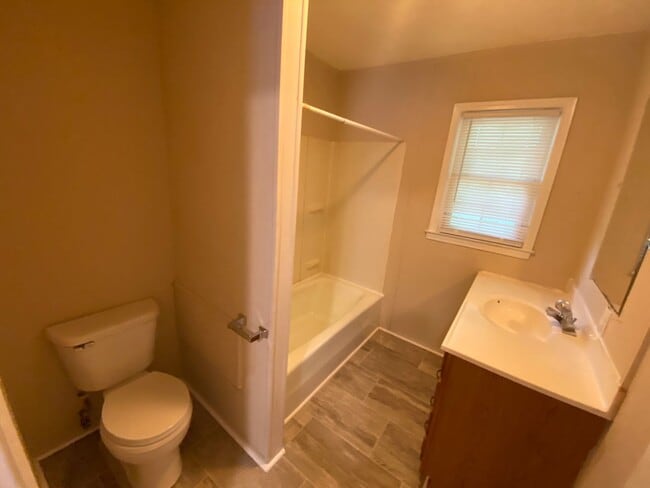 Building Photo - 106 Cantrell Dr