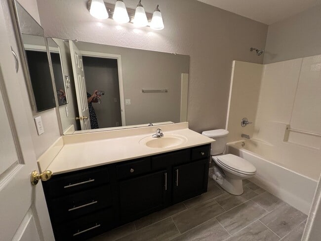 Building Photo - South Phoenix 4 Bed 2 Bath