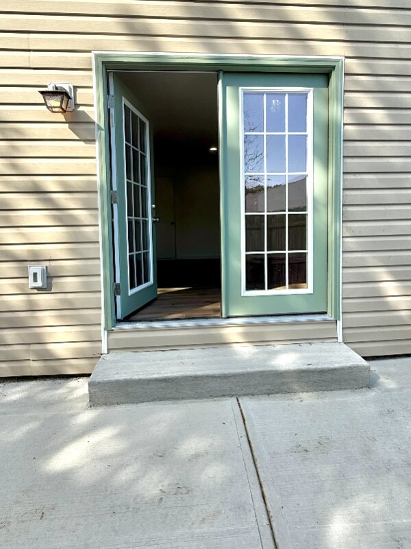 Building Photo - 6386-6386 Shelton Ct