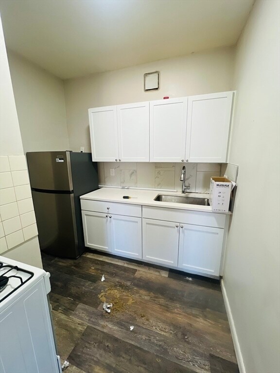 Building Photo - 526 Western Ave