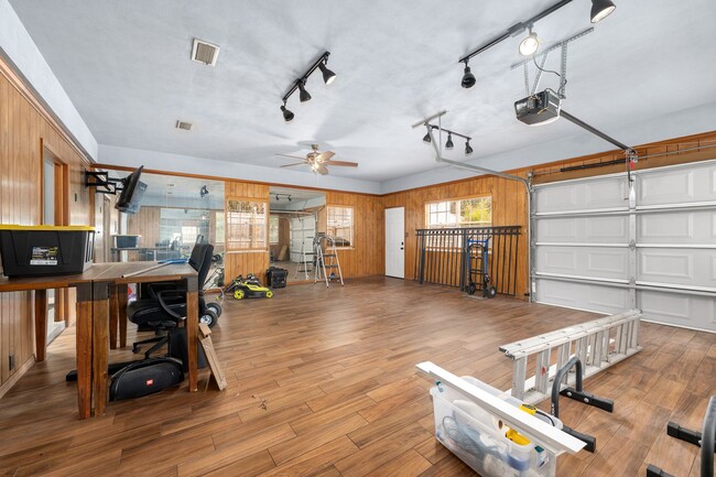 Building Photo - 2222 W University Ave