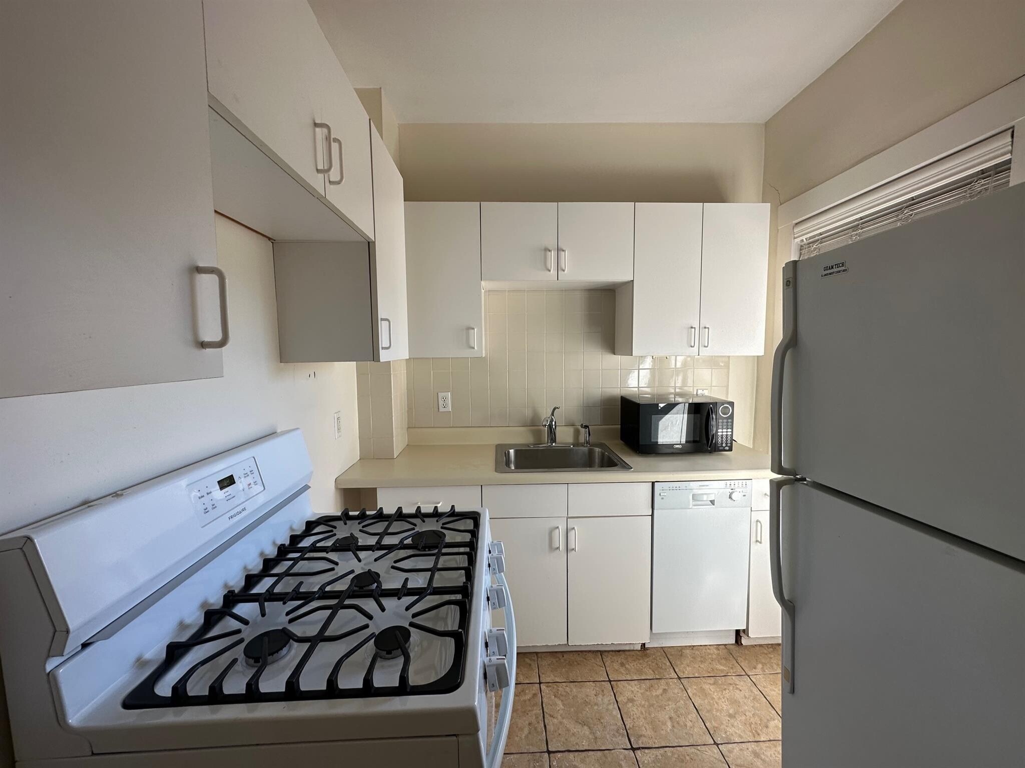 Building Photo - 2 Sacramento St