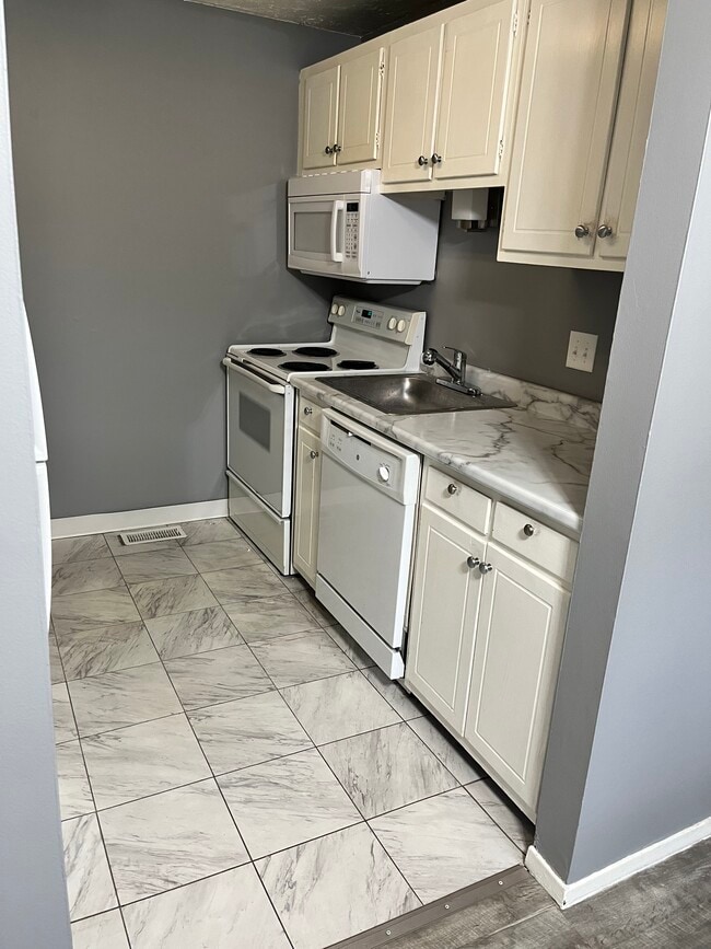 Building Photo - 216 Moore Rd