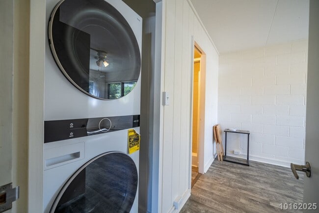Building Photo - Immaculate, Renovated 1BR/1BA/1 compact pk...