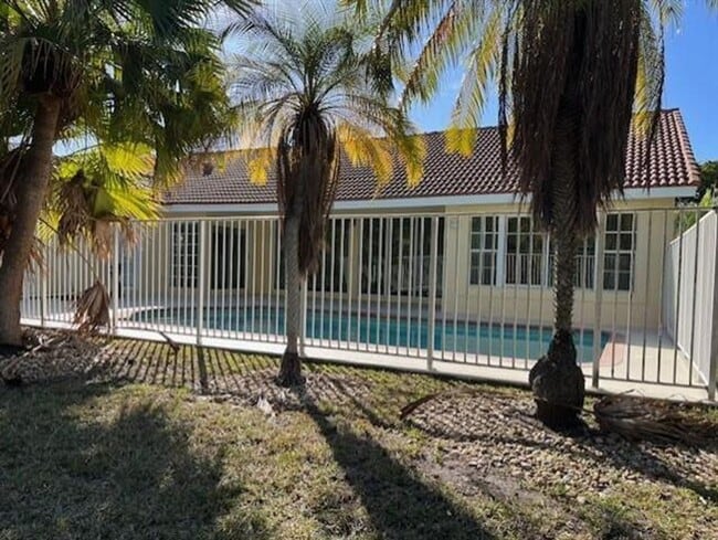 Building Photo - 517 Spinnaker