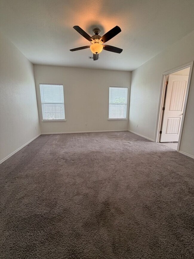 Building Photo - Beautiful 3BR/2BA House in Centerton with 2-Car Garage