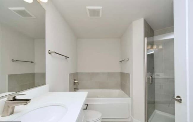 Building Photo - 2 Bedroom 2 Bathroom Modern Condo at The Lexicon, NoMa Neighborhood, Modern Appliances, Covered P...