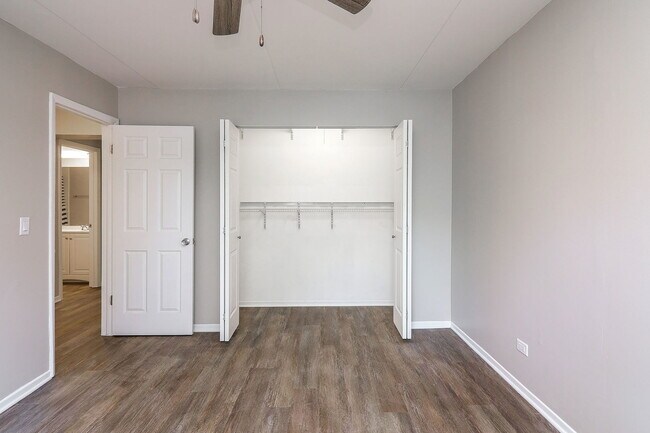 Building Photo - 2544 Waterbury Dr