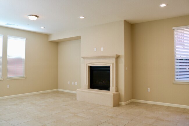 Building Photo - Beautiful home in Brentwood with SOLAR!