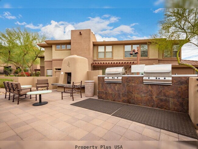 Building Photo - "Unique 3-Bed, 2-Bath Condo with 2 car attached garage located in Prime Scottsdale Location!"
