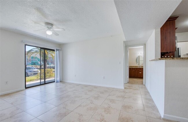Building Photo - 455 Alt 19