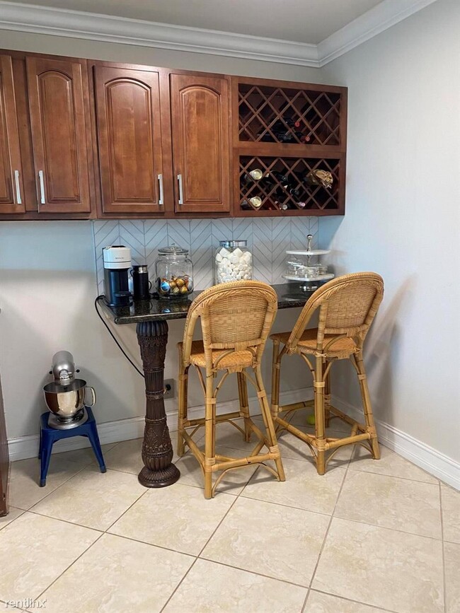 Building Photo - 2 br, 2 bath Condo - 13 Royal Palm Way Uni...