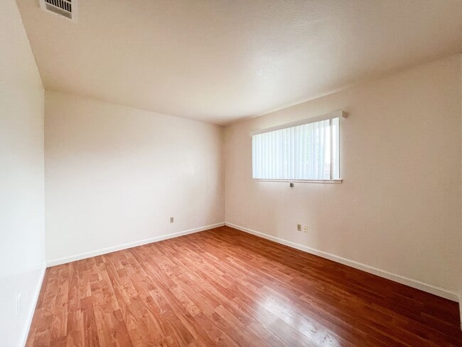 Building Photo - 4 Bedroom, 2 Bath Single Story Corner Lot Home in Rancho Cordova