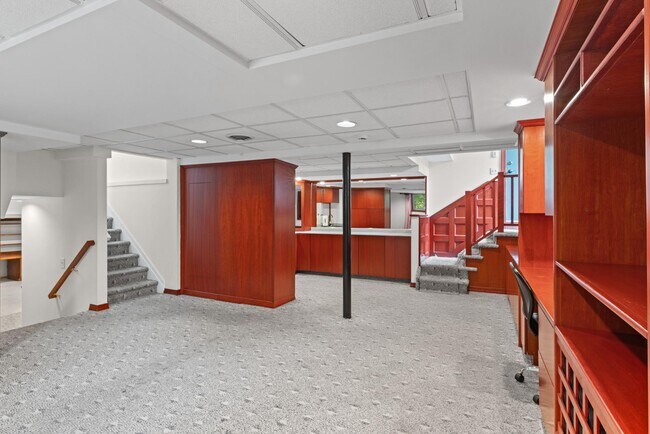 Building Photo - 130 Sayre Dr