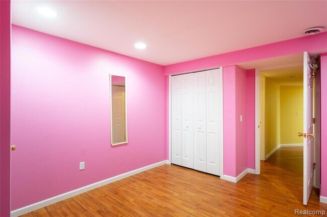 Building Photo - 41063 Millbrook Dr