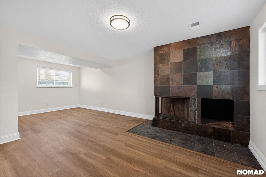 Building Photo - 406 S Uvalda St