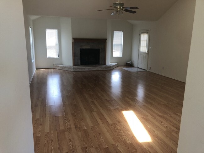 Building Photo - 525 River Ranch Dr