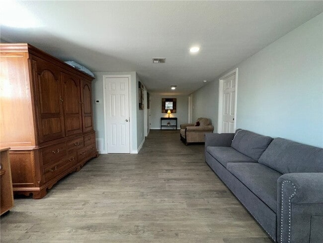 Building Photo - 201 Volpe Cir