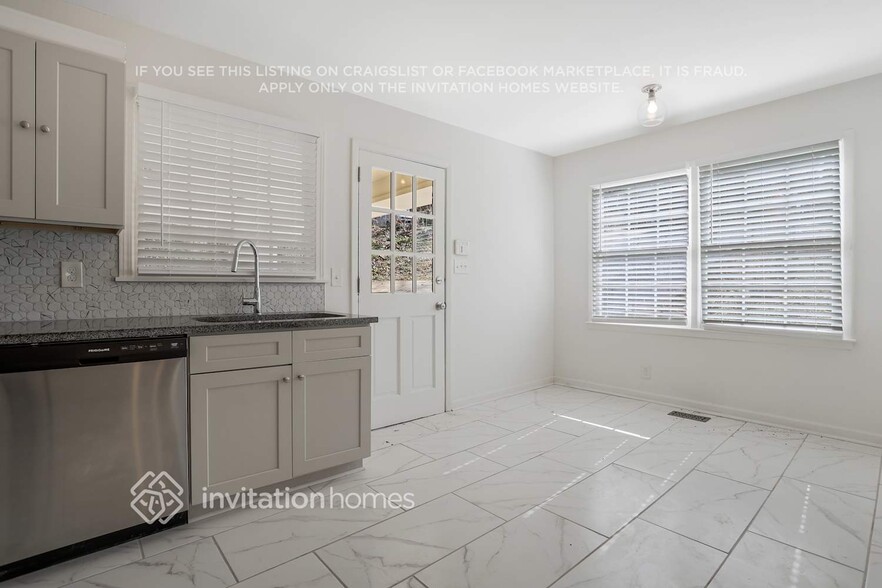 Building Photo - 2372 Oakridge Ct