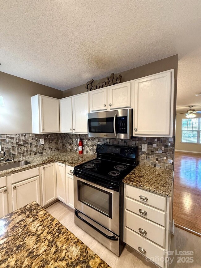 Building Photo - 10879 Holly Ridge Blvd