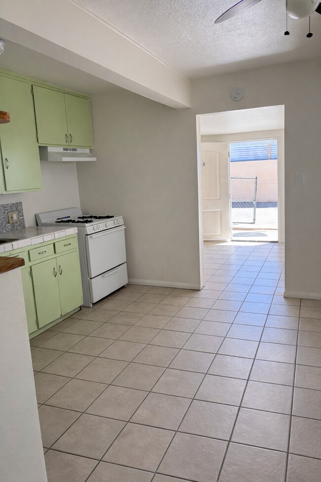 Building Photo - * Acoma (Lease Only)