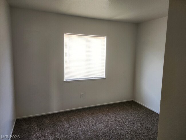 Building Photo - 3437 E Cheyenne Ave