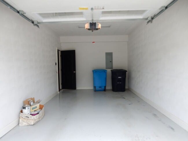 Building Photo - Like New Townhome in Old SW! Close to Cari...