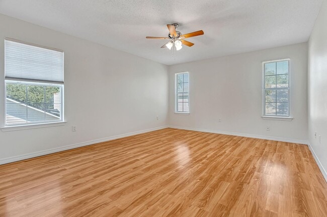 Building Photo - 3 Bedroom in Bluewater Bay!