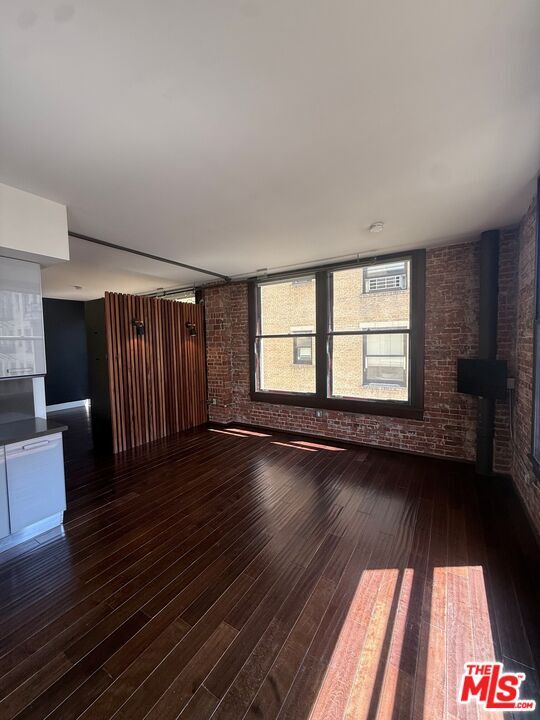 Building Photo - 460 S Spring St