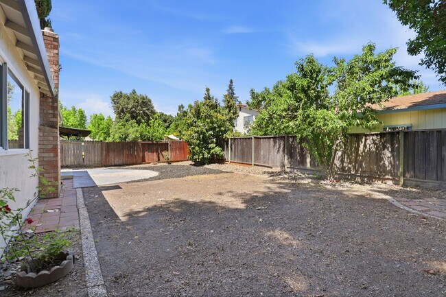 Building Photo - Beautifully Remodeled Property