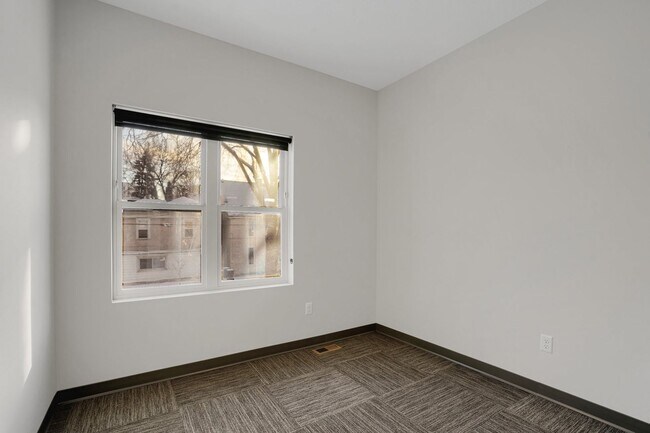 Building Photo - Spacious Brand New 8 Bed + 4 Bath near U of M!